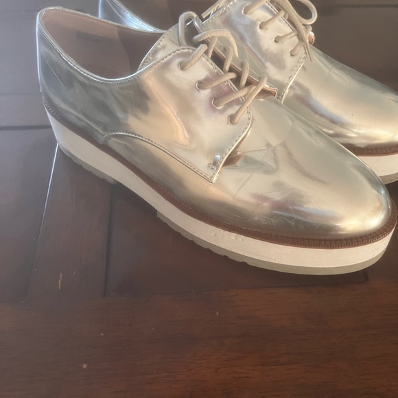 Tennis shoes and shoes - Picture 7 of 13